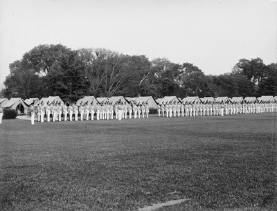 Dress parade, zonsondergang kanon en kleuren, West Point, New York, ca. 1905 door Detroit Publishing Co.